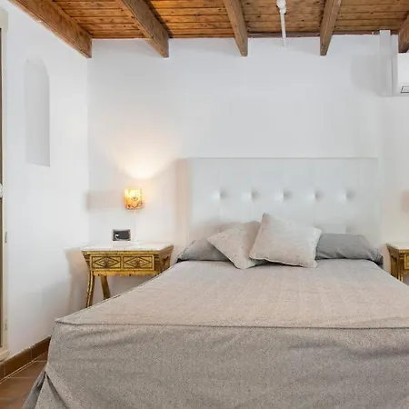 Sleeps 8 With Pool Air Con And Wifi *