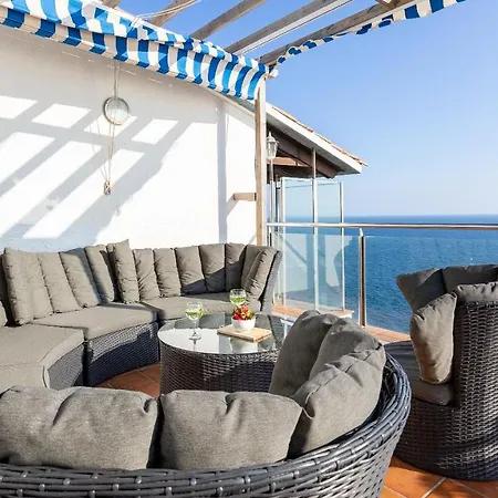 Sleeps 8 With Pool Air Con And Wifi