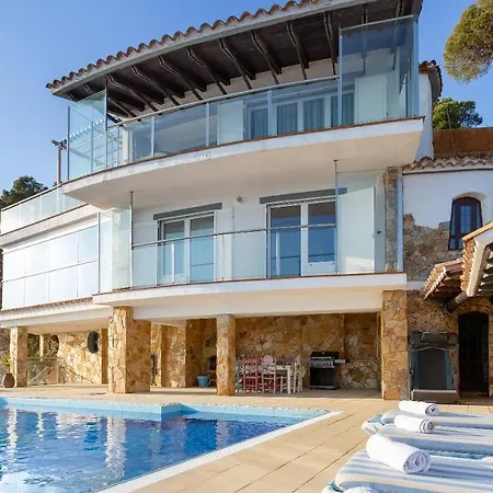 Sleeps 8 With Pool Air Con And Wifi Вилла